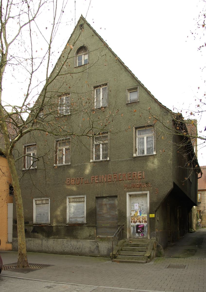 Fassade eines Altbaus in der Fürther Gustavstraße